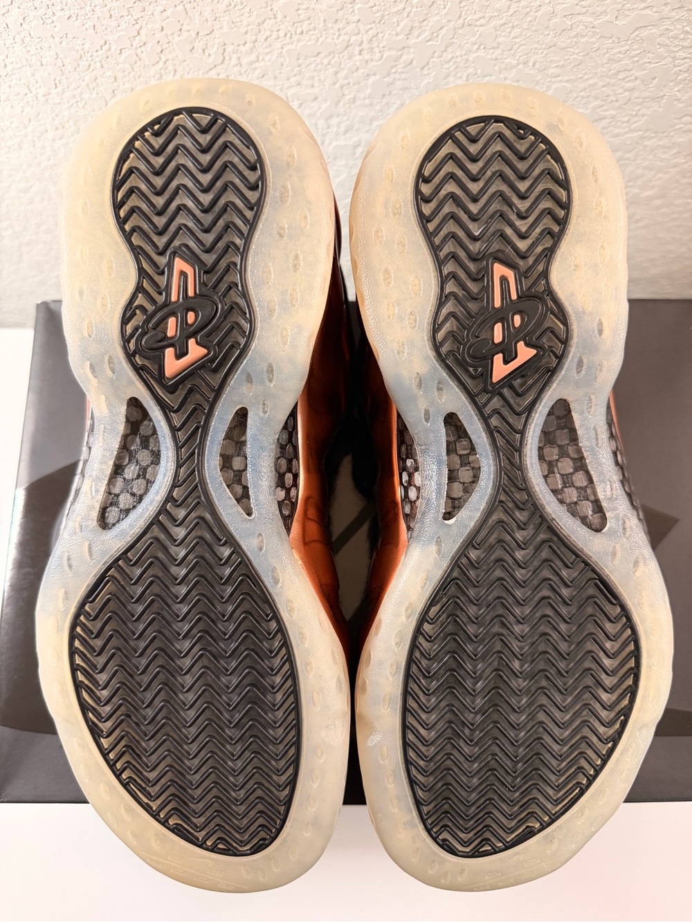 Nike Air Foamposite One - Metallic Copper - Picture 3 of 5
